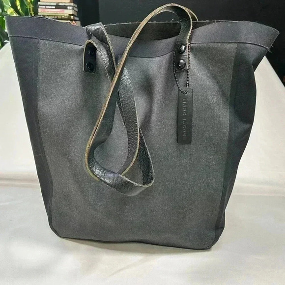 MARC JACOBS Black Tote Leather Straps Vinyl Sturdy Large Purse Women - Picture 6 of 9